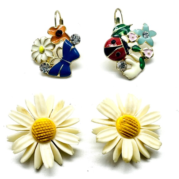 Jewelry - Vintage Earrings Lot of 2 Bug Floral Daisy Enamel Flower Statement Retro